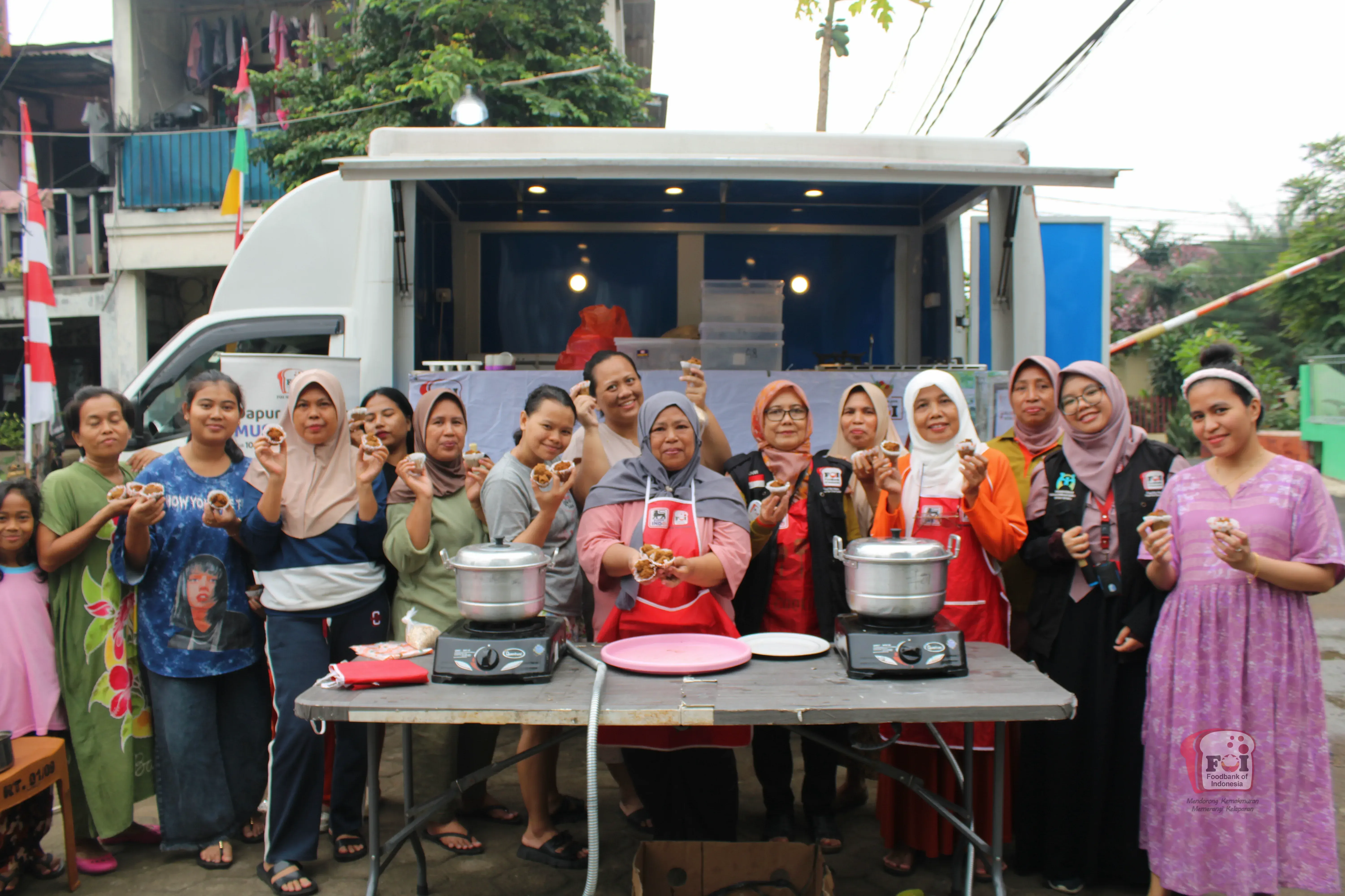 Dokumentasi program Dapur Pangan FOI