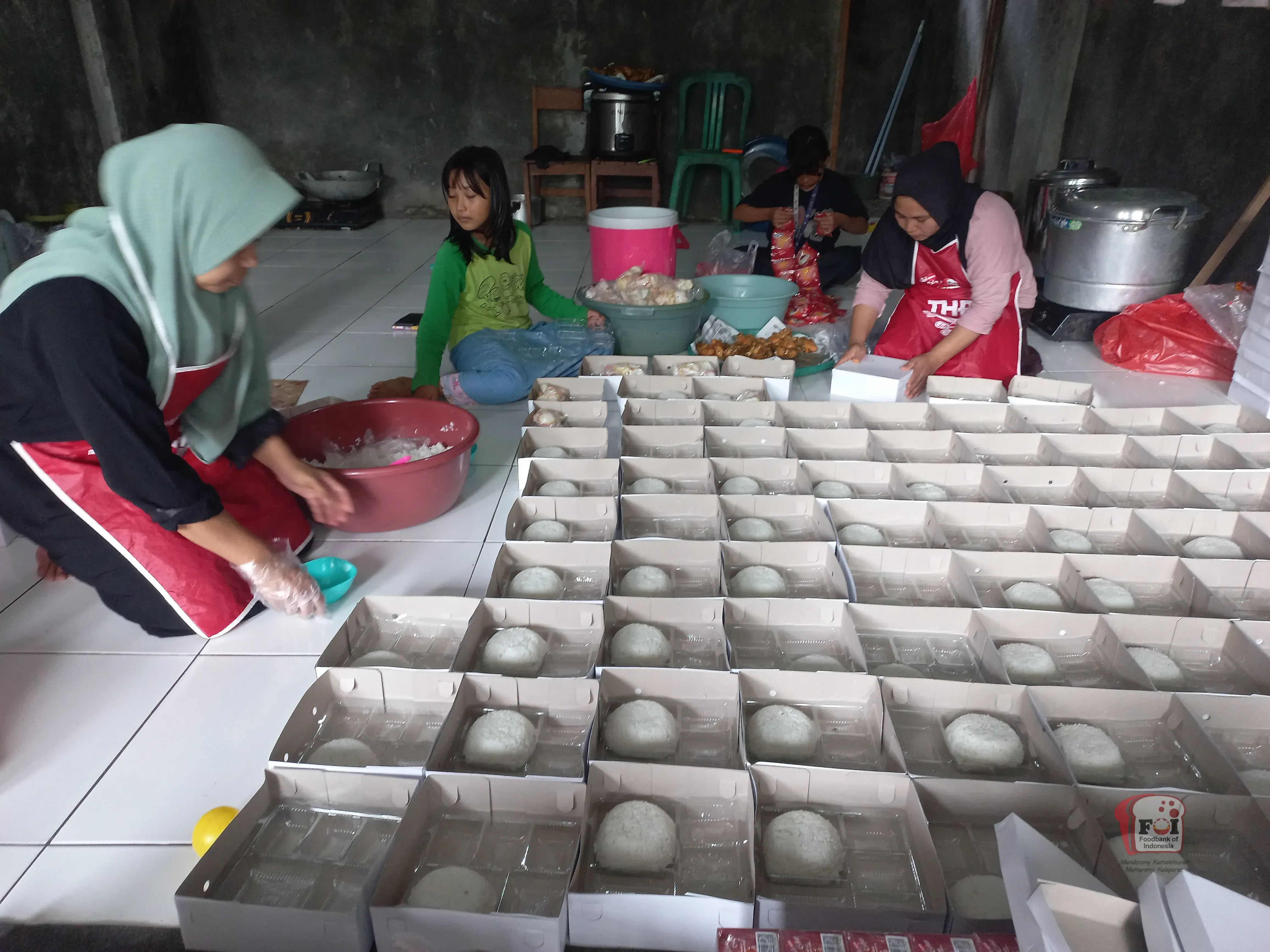 Dokumentasi program Dapur Pangan FOI