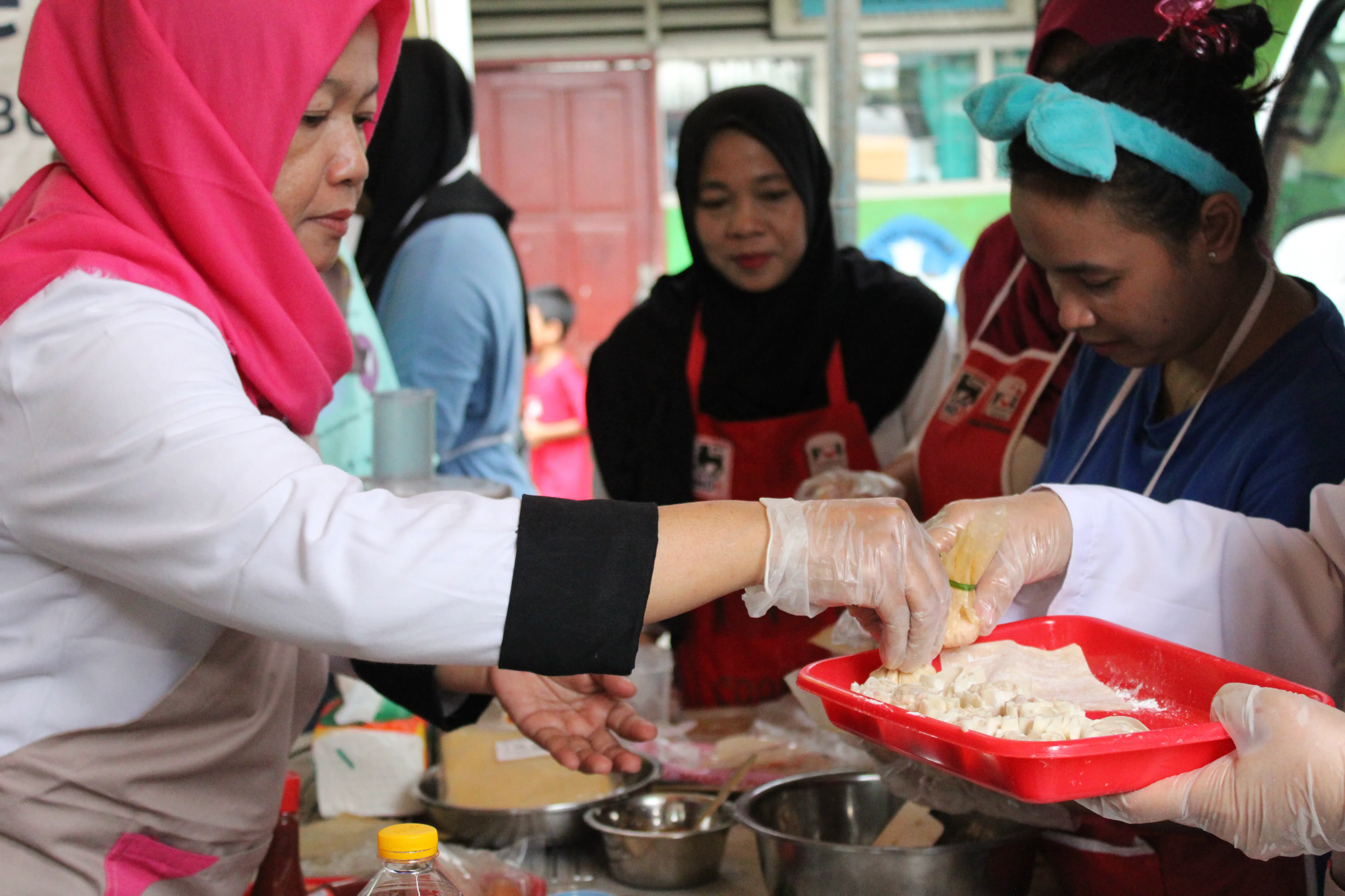 Gerakan gotong royong relawan FOI